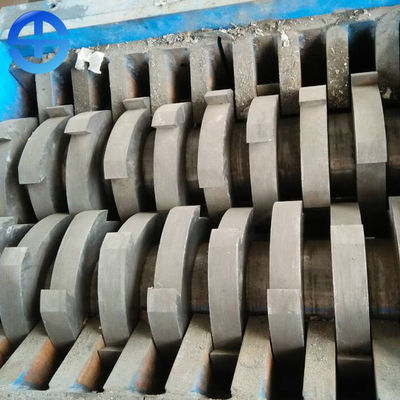 機械を押しつぶす頑丈な2つのシャフトのシュレッダー機械金属45のKw * 2力