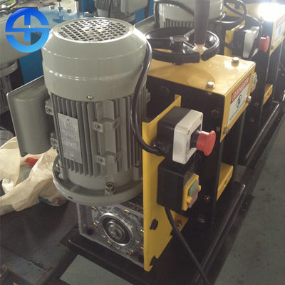 小さく調節可能なスクラップ ワイヤー ストリッパーのスクラップ ケーブルの除去機械400×400×500 Mm