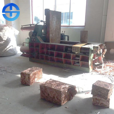 300*300mmの立方形のベール サイズのスクラップ梱包機械Forward